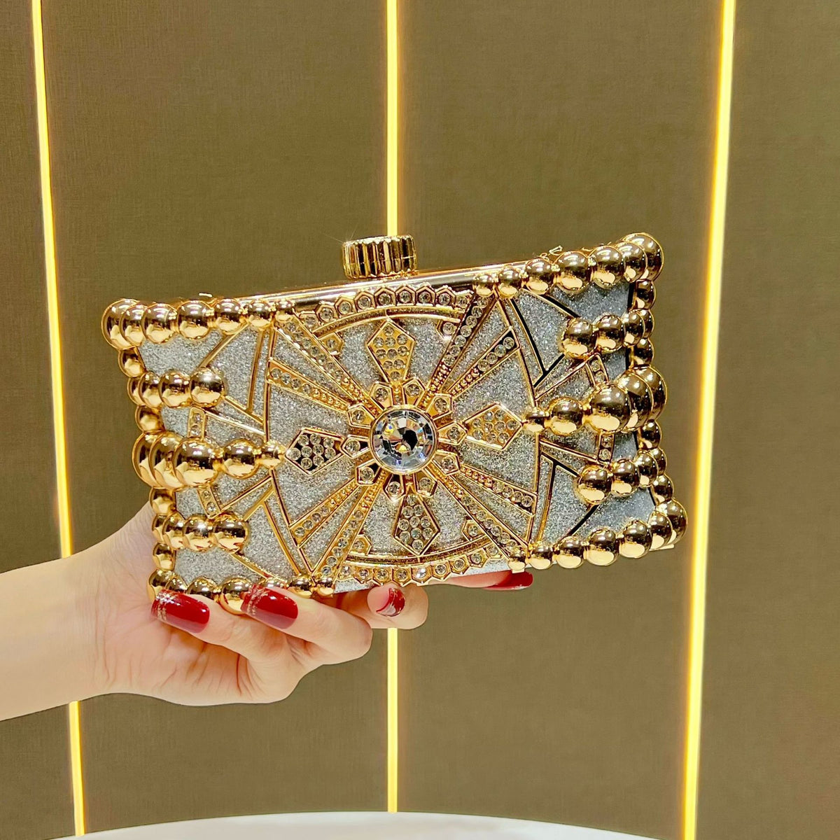 Elegant Vintage Rhinestone-Embellished Evening Clutch for Women, A Light Luxury Crystal Top-Handle Bag with Versatile Chain Crossbody Strap, Perfect for Banquets Weddings & Formal Events