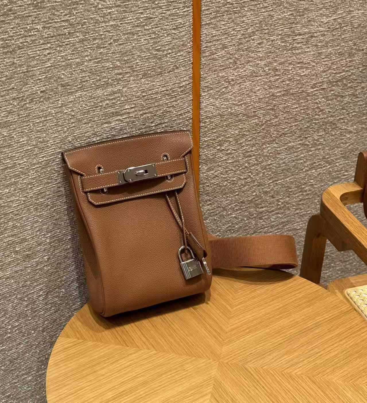 Genuine Top Layer Togo Pebbled Leather Chest Bag for Men and Women, Hermès-Style Unisex Waist Crossbody Shoulder Purse, Minimalist Fashionable Casual Daypack for Ladies and Gentlemen
