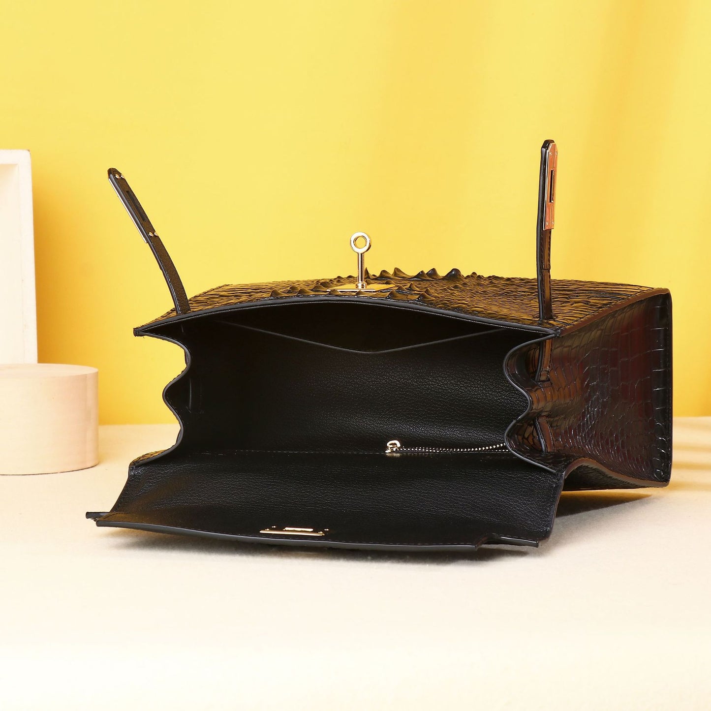 New Arrival Croc-Effect Kelly-Inspired Commuter Bag for Women, A Large Capacity Top-Handle Handbag with Practical Versatile Design, Perfect Everyday Classic