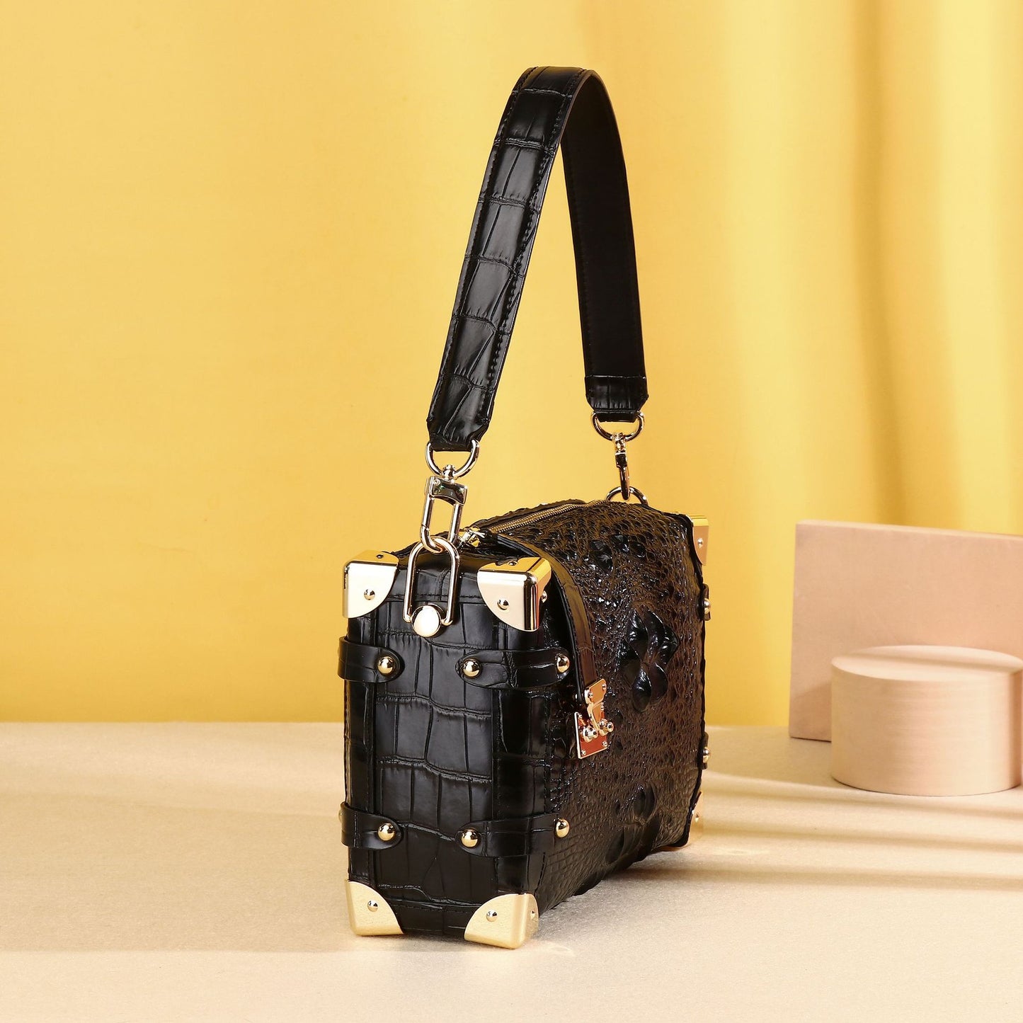 New Arrival Croc-Effect Square Box Bag for Women, A Studded Crossbody Handbag with Casual Lazy Style Design