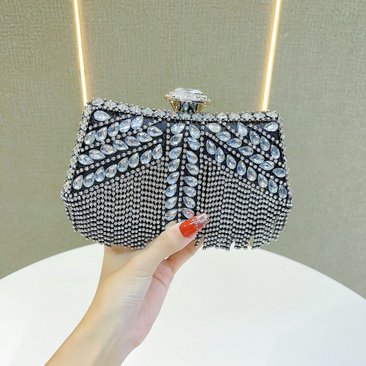 Elegant Rhinestone Tassel Evening Bag for Women, A Sparkly Crystal-Embellished Shoulder Crossbody Purse with Stylish Fringe Detail, Perfect for Birthday Weddings Banquets & Special Occasions