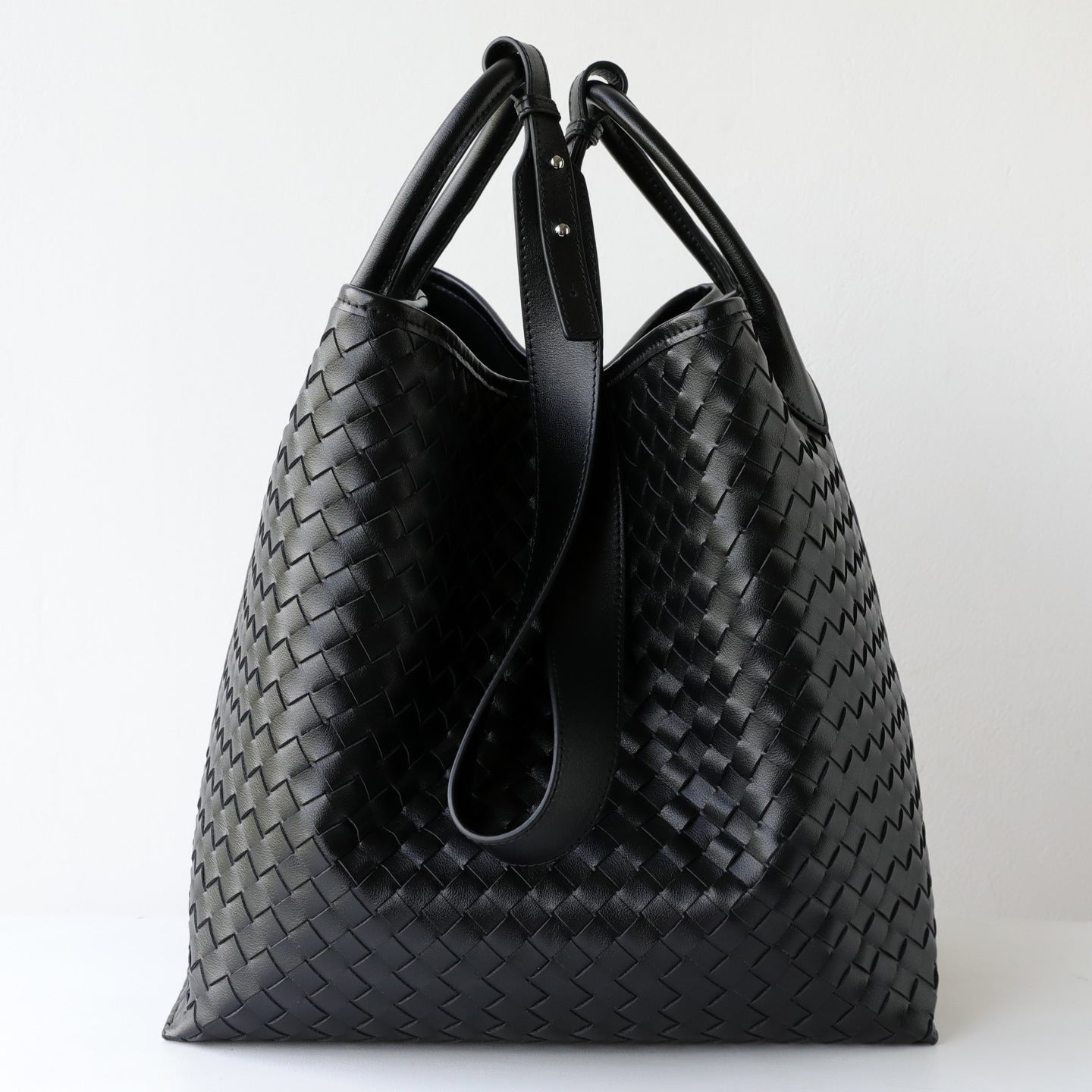 Handwoven Cowhide Hanging Basket Tote Bag for Women Large Capacity Relaxed Shoulder Handbag, Transformable Wing Purse with Artisan Craftsmanship