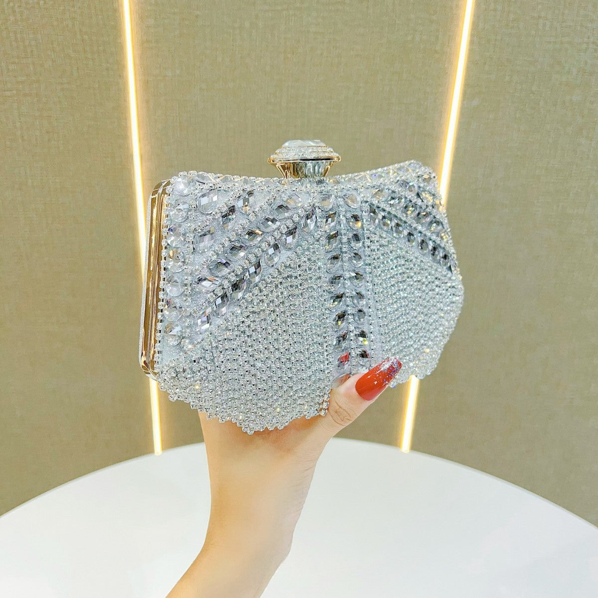 Elegant Rhinestone Tassel Evening Bag for Women, A Sparkly Crystal-Embellished Shoulder Crossbody Purse with Stylish Fringe Detail, Perfect for Birthday Weddings Banquets & Special Occasions