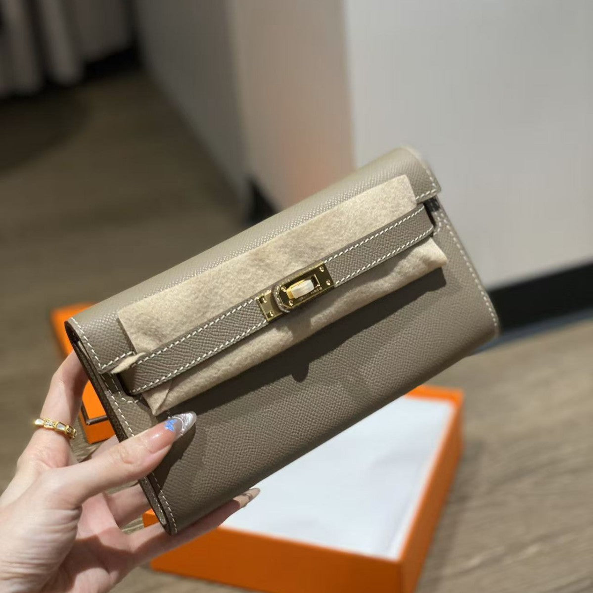 Genuine Leather Crossbody Bag for Women, Hermès-Inspired Kelly Mini Bag 2025 New Release, Long Wallet Style Shoulder Purse with Detachable Strap, Versatile Everyday Niche Handbag