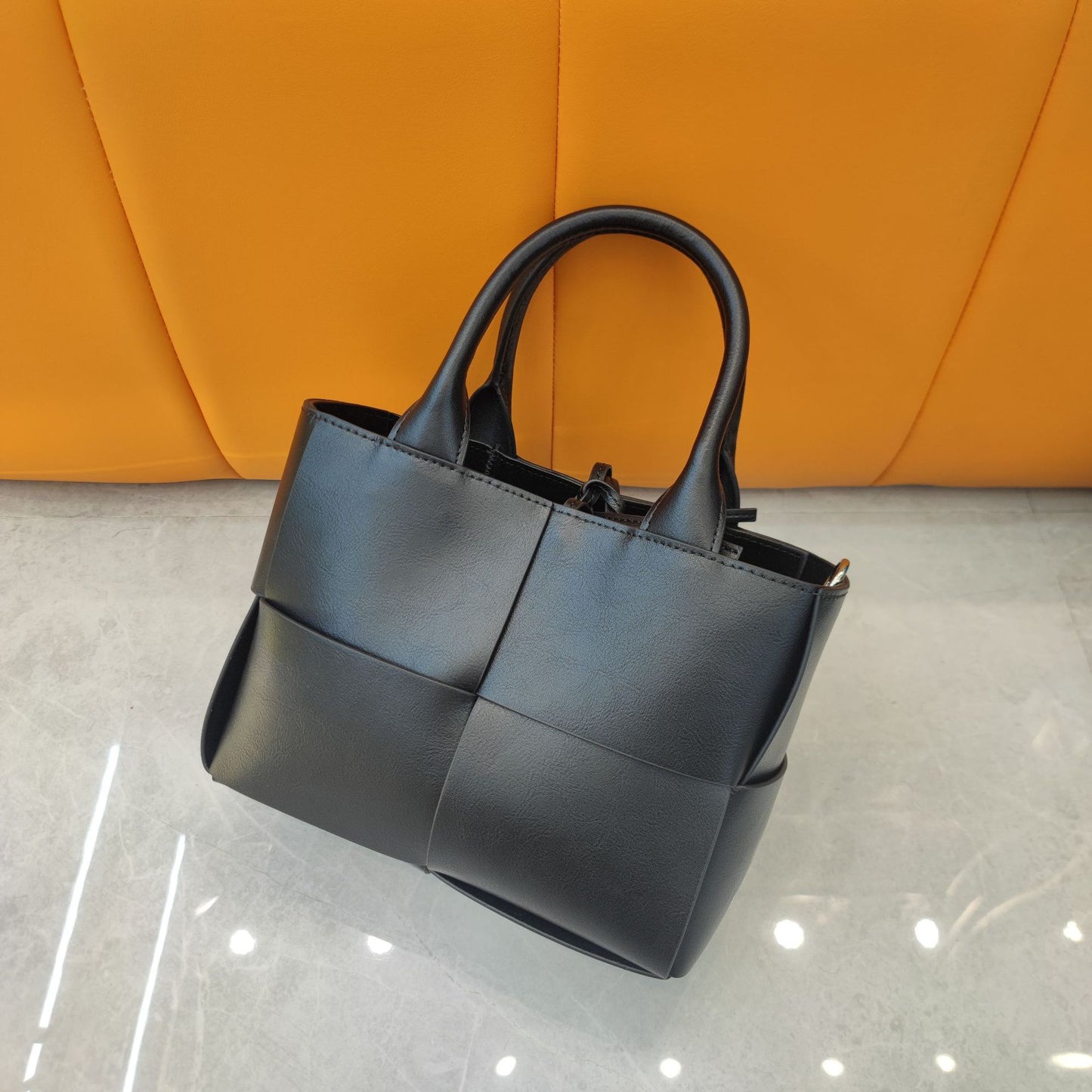 New Genuine Leather Woven Tote Bag for Women, Small Cowhide Shoulder Handbag, Fashion Crossbody Purse with 4-Compartment Design
