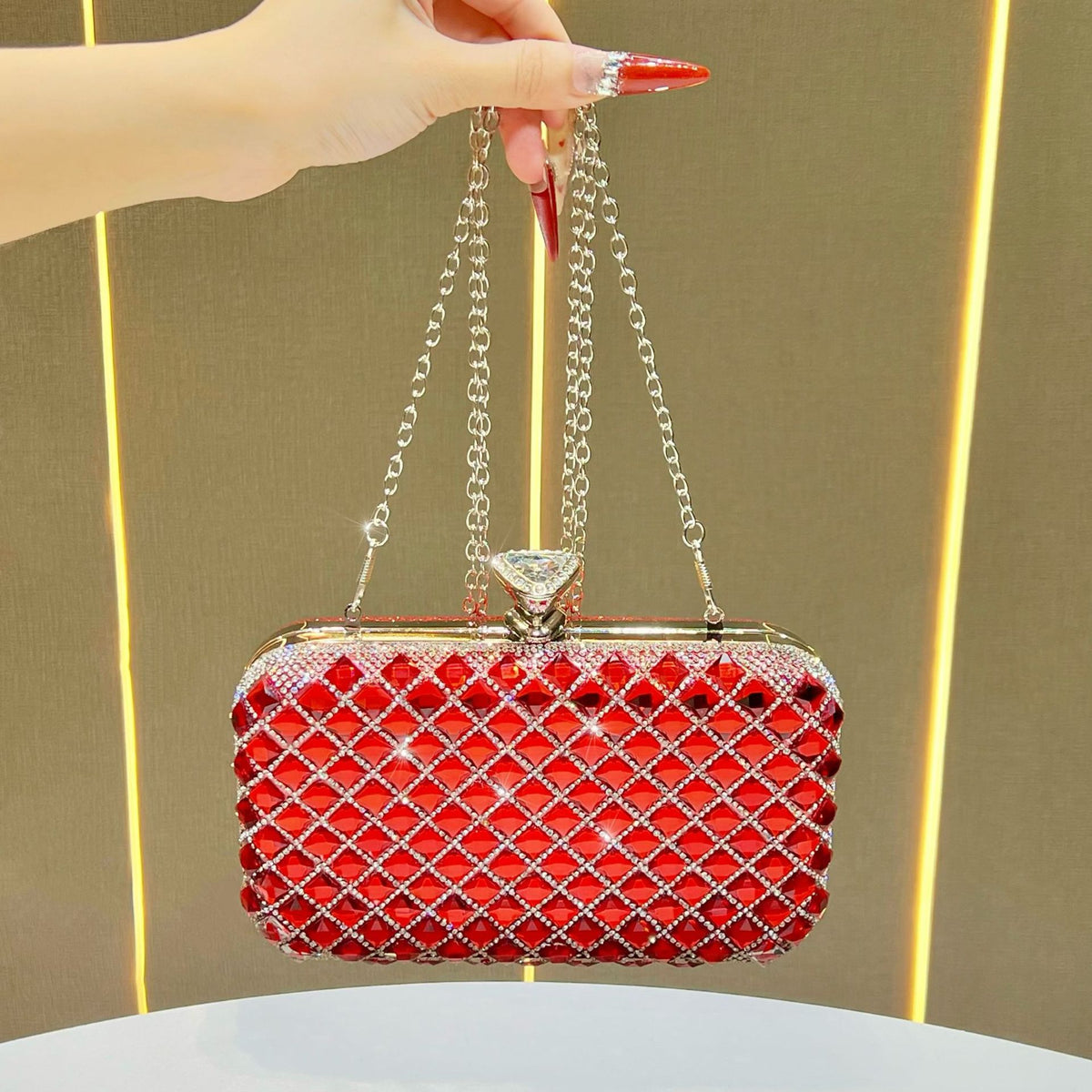 Dazzling Rhinestone-Embellished Evening Clutch for Women, A Sparkly Crossbody Bag with Elegant Design, Perfect for Formal Dresses Parties Weddings & Banquets