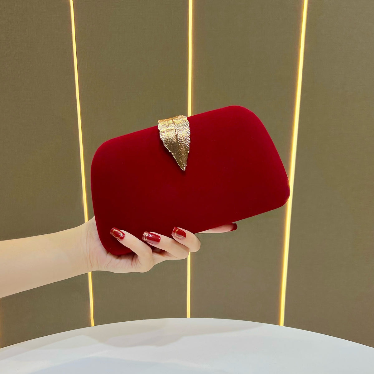Luxurious Velvet Evening Clutch for Women, A Sophisticated Small Handbag with Elegant Premium Design, Perfect for Cheongsam Formal Gowns Weddings & Banquets