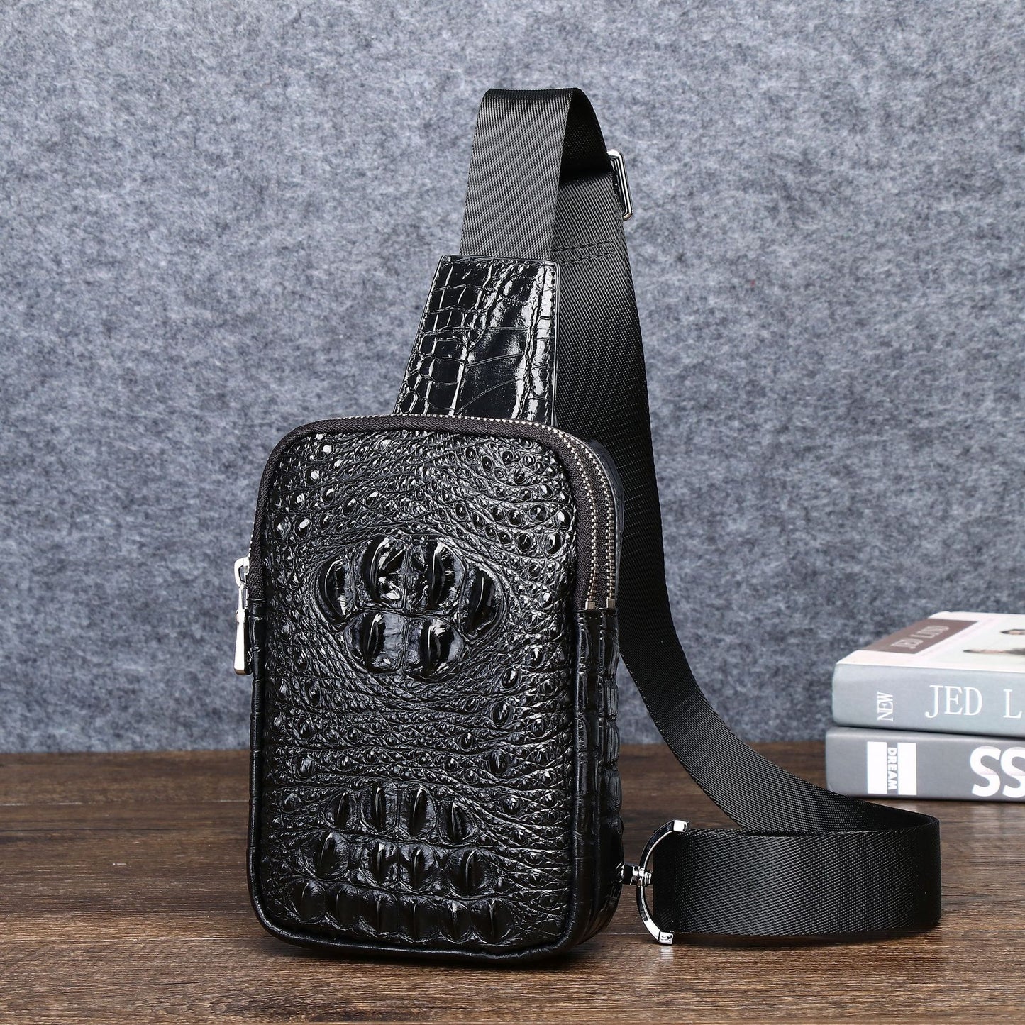 New Arrival Croc-Effect Small Chest Bag for Men, A Fashionable Outdoor Mini Crossbody Front Pack with Trendy Classic Design