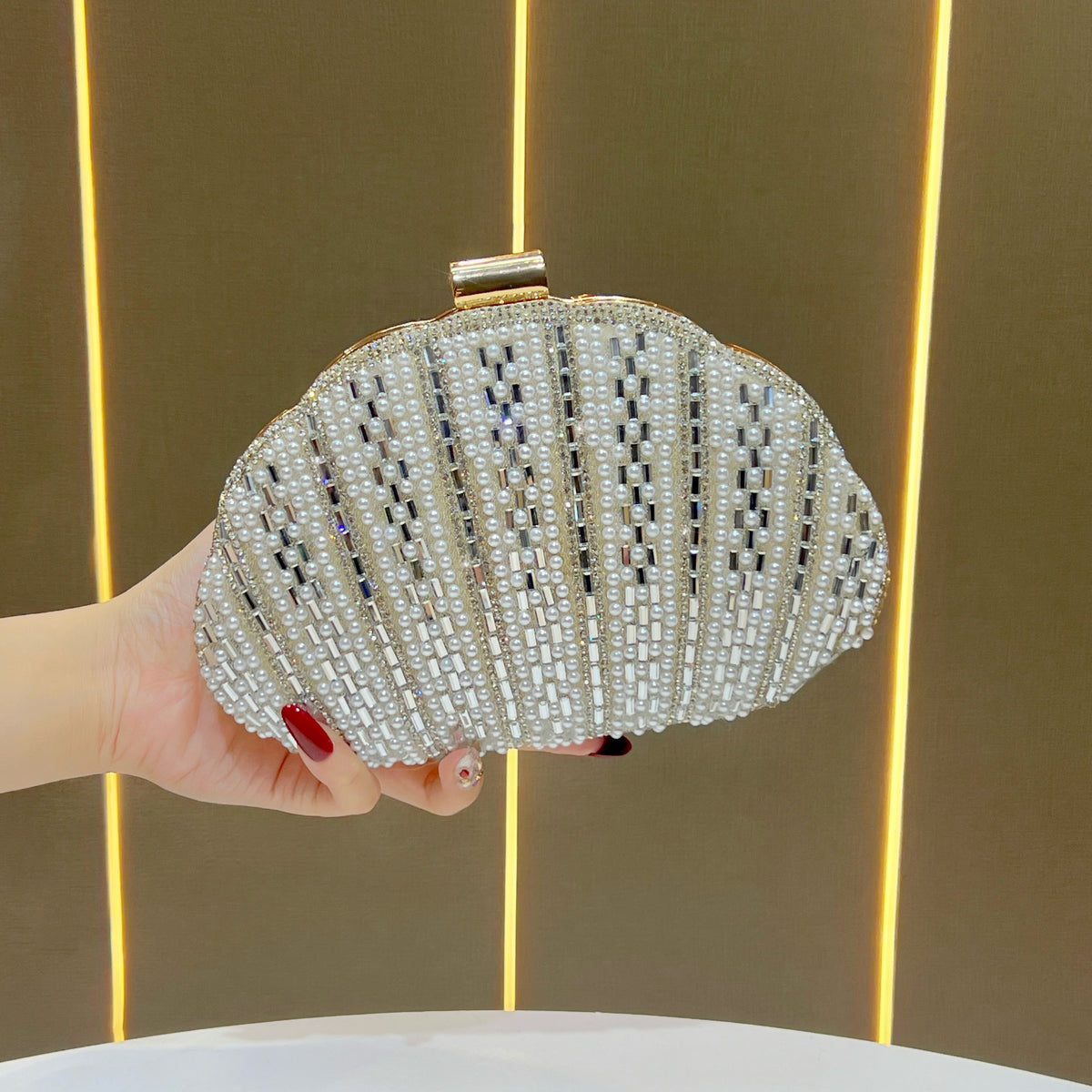 Women's Pearl Rhinestone-Embellished Shell Evening Clutch, New Glamorous Chain Crossbody Bag with Versatile Elegant Design, Premium Fashion Purse