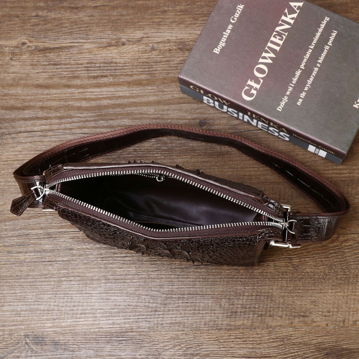 New Arrival Croc-Effect Business Shoulder Bag for Men, A Fashionable Crossbody Casual Bag with Trendy Outdoor Design
