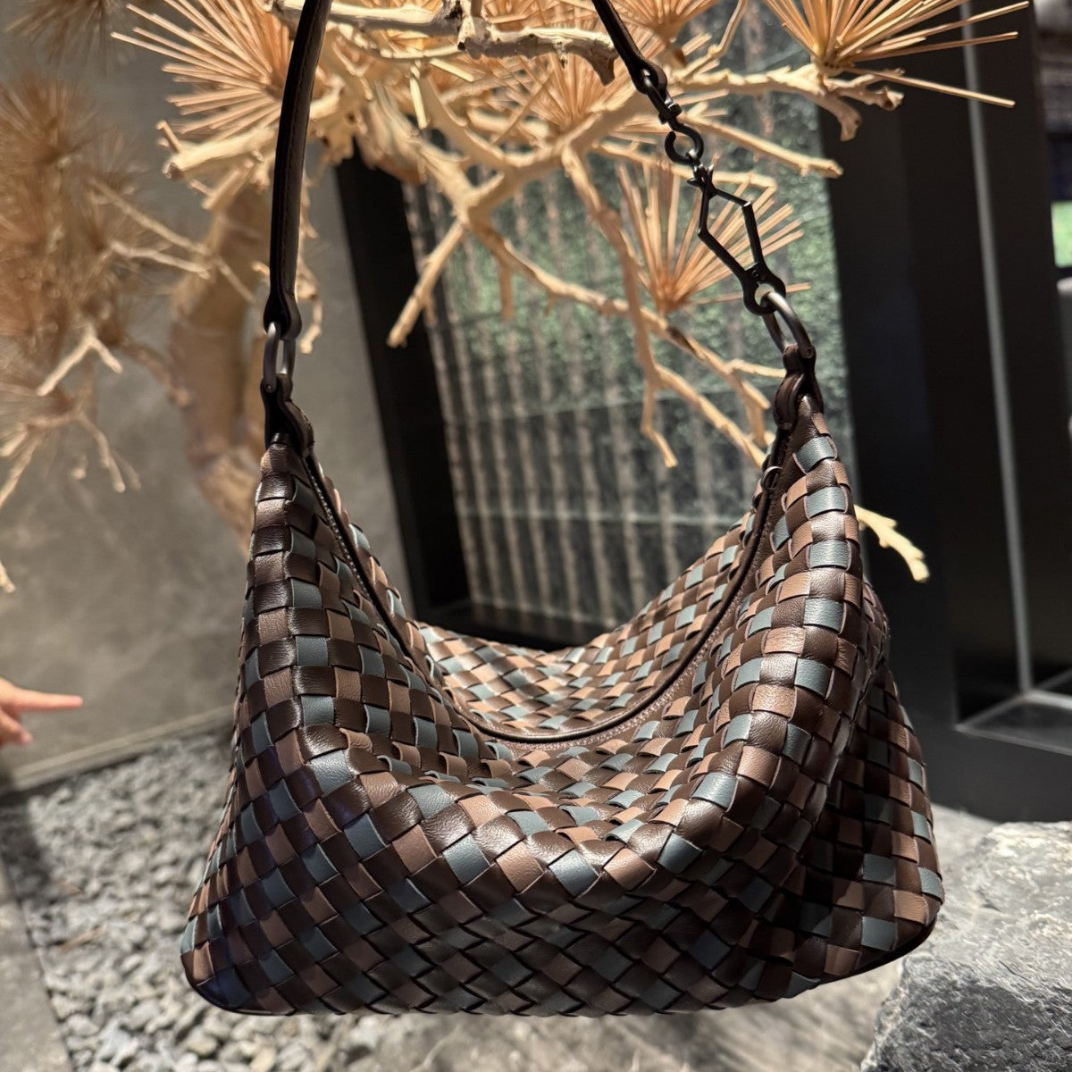 Genuine Sheepskin Leather Woven Dog Walking Bag for Women, Large Capacity Hobo Pillow Shoulder Underarm Purse, Fashionable Casual Handbag for Ladies