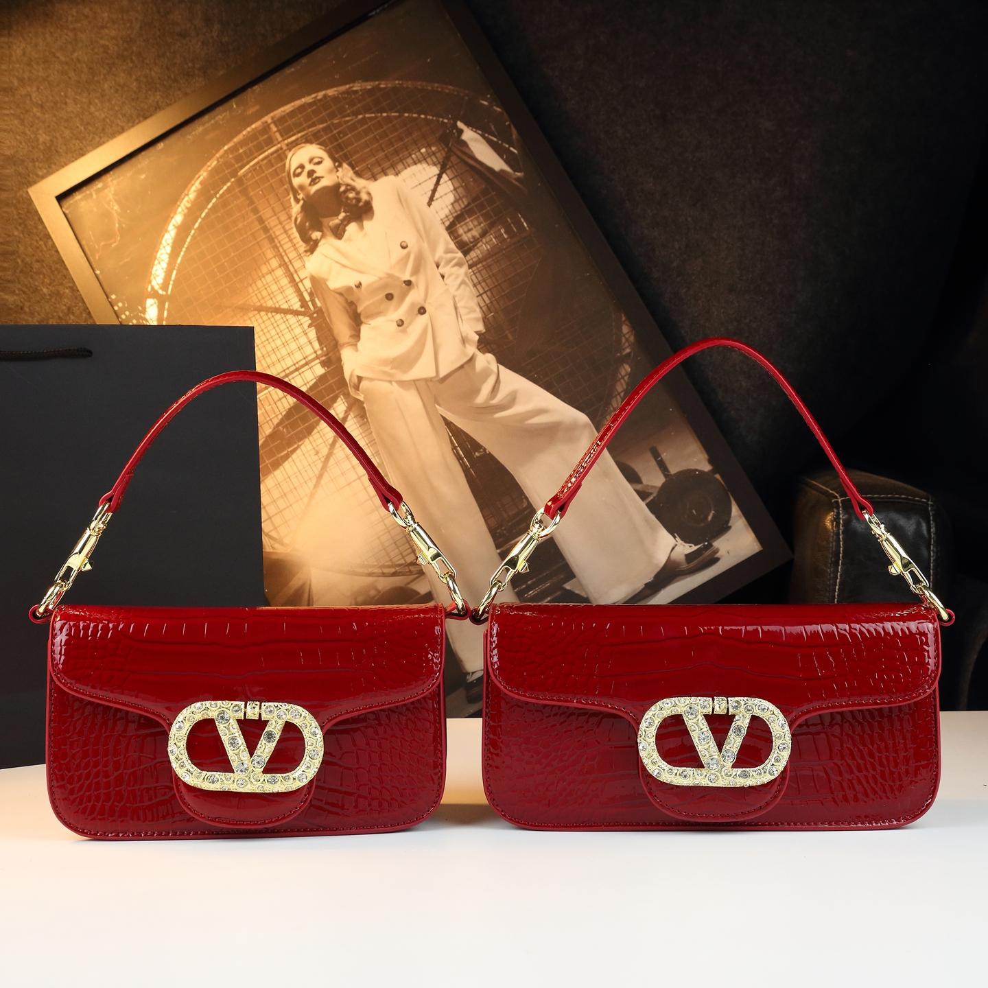 New Arrival Croc-Effect Light Luxury Small Square Bag for Women, A Genuine Leather Chain Crossbody Shoulder Handbag with Fashionable Design
