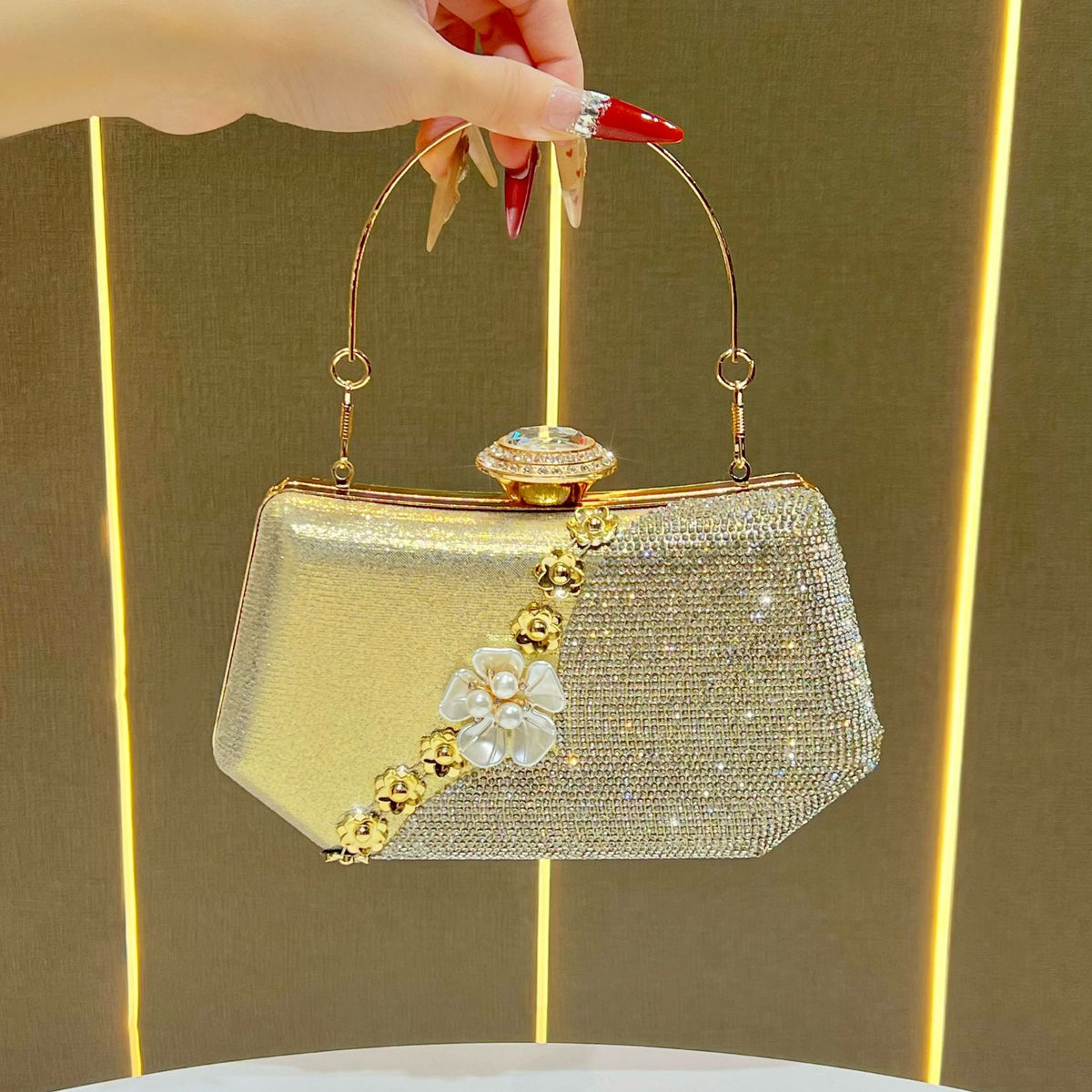 Elegant Rhinestone Floral Evening Clutch for Women, A Unique Boutique Crystal-Studded Top-Handle Crossbody Bag with Light Luxury Design, Perfect for Banquets Formal Dresses Weddings & Special Occasions