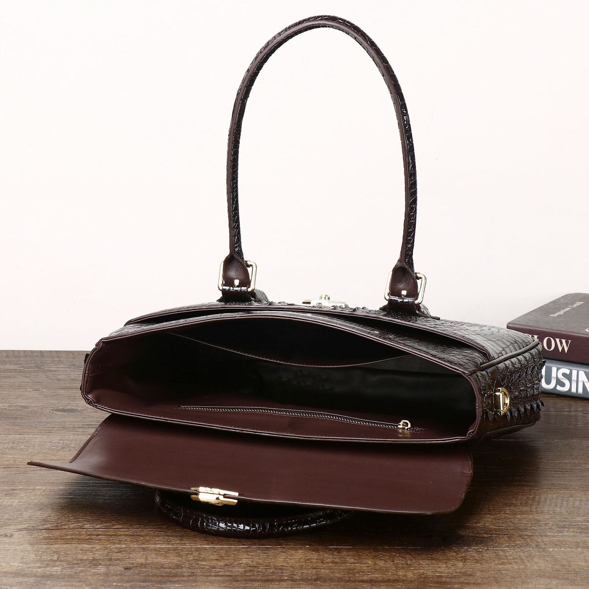 New Arrival Croc-Effect Business Briefcase for Men, A High-End Casual Top-Handle Shoulder Crossbody Bag with Sophisticated Design