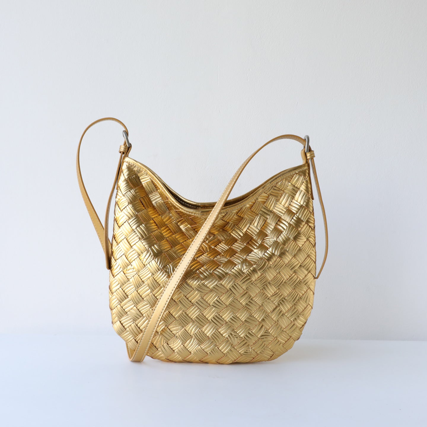 Top Layer Cowhide Woven Underarm Bag for Women Minimalist Handmade Shoulder Crossbody Handbag, Premium Genuine Leather Purse with Artisan Texture