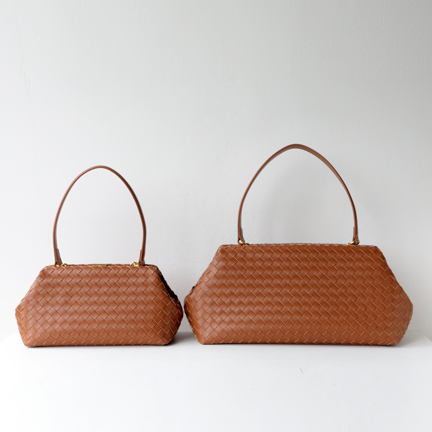 Woven Clasp Tote Bag for Women Large Capacity Commuter Shoulder Handbag, Premium Fashion Purse with Elegant Hardware Detail