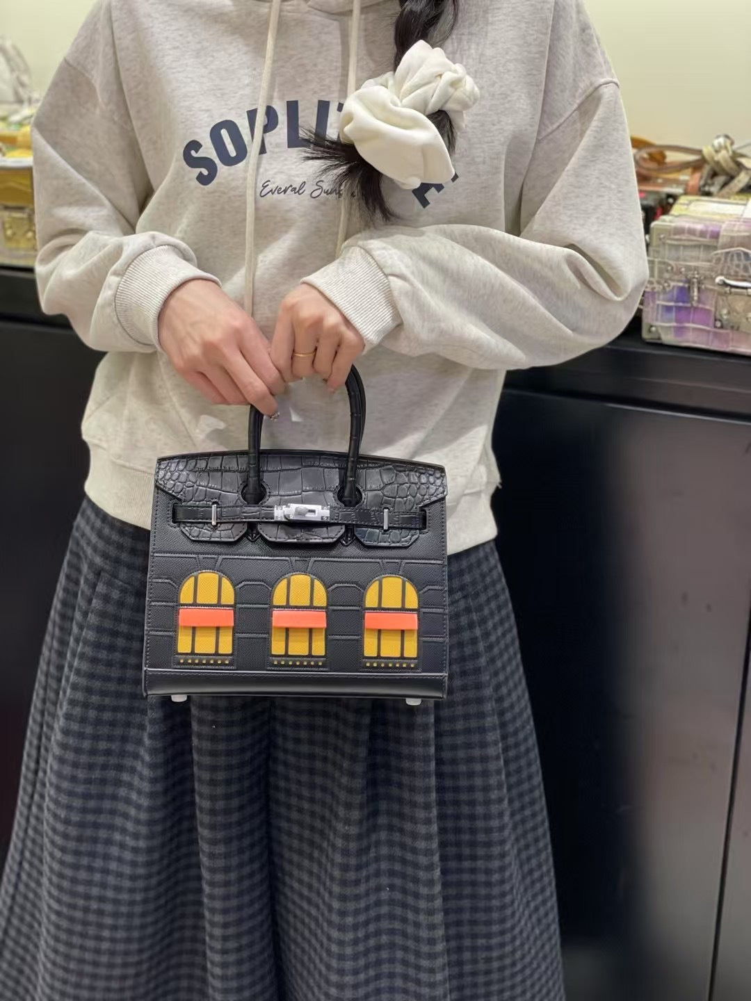 Vintage Small House Kelly-Style Handbag for Women, Exquisite Two-Tone Crossbody Purse, Niche Designer Top-Handle Bag with Retro Charm