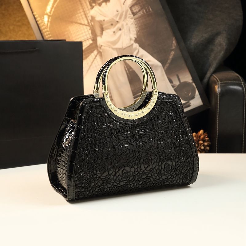 New Arrival Croc-Effect Genuine Leather Shoulder Crossbody Bag for Women, A Minimalist Elegant Design Perfect for Middle-Aged Moms with Premium Sophisticated Feel