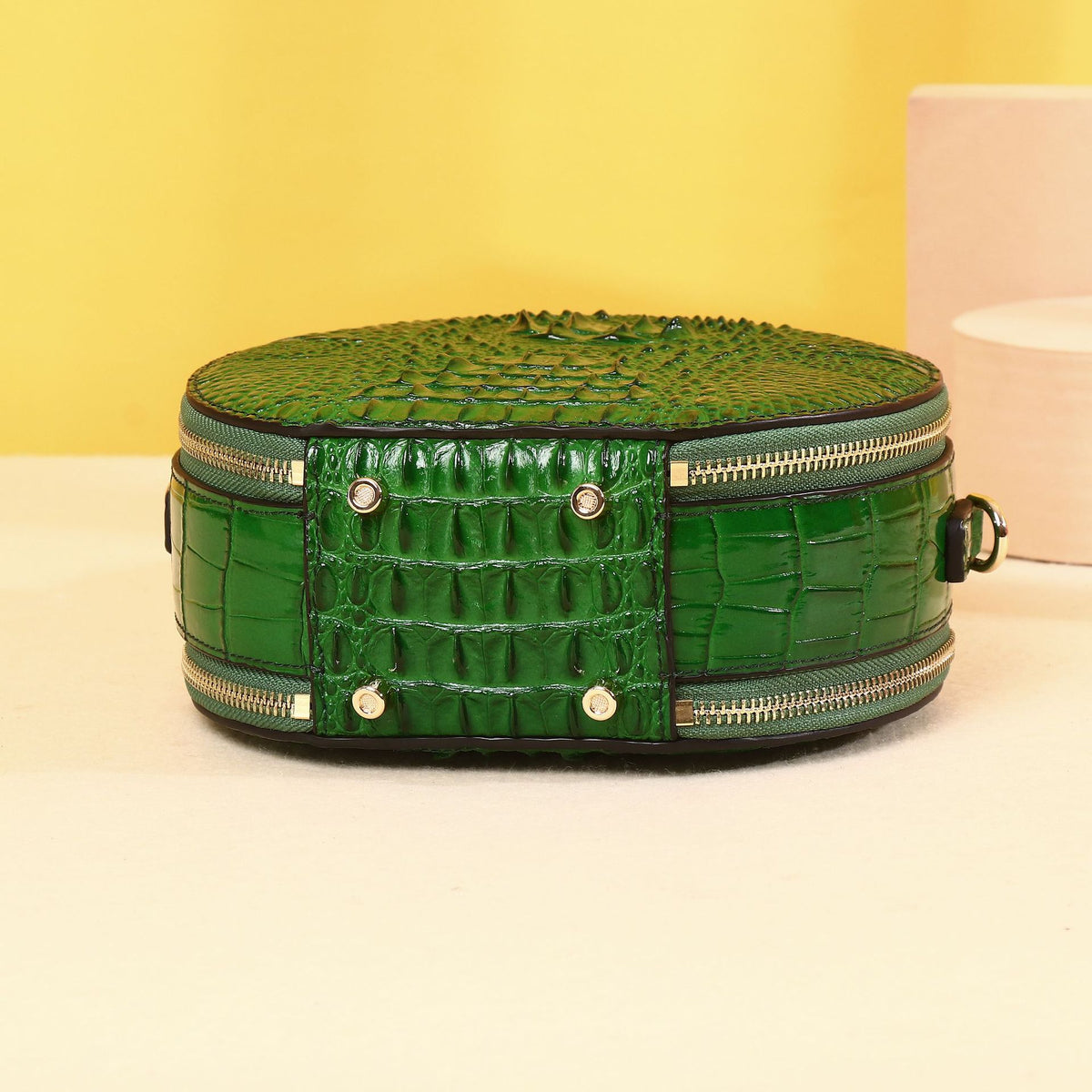 New Arrival Light Luxury Croc-Effect Round Handbag for Women, A Minimalist Casual Top-Handle Crossbody Shoulder Bag with Multi-Layer Design