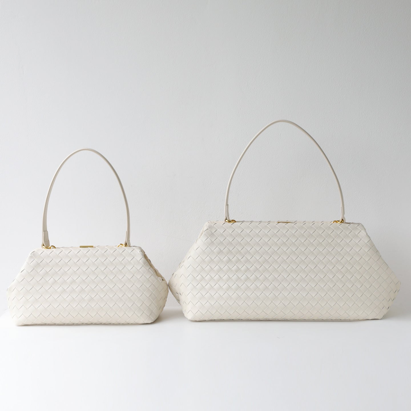 Woven Clasp Tote Bag for Women Large Capacity Commuter Shoulder Handbag, Premium Fashion Purse with Elegant Hardware Detail