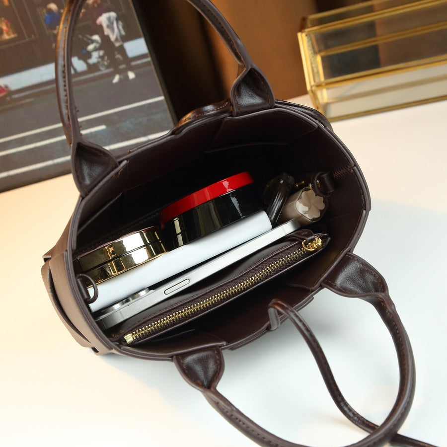 Woven Small Bucket Bag for Women with Detachable Wallet Pouch, Casual Commuter Shoulder Handbag with Versatile Design