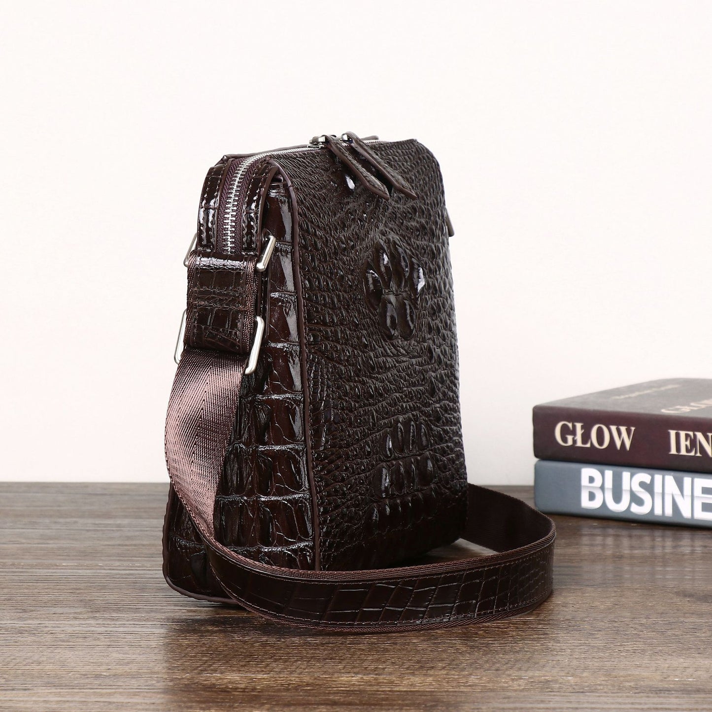 New Arrival Croc-Effect Business Shoulder Bag for Men, A Fashionable Crossbody Casual Bag with Trendy Outdoor Design