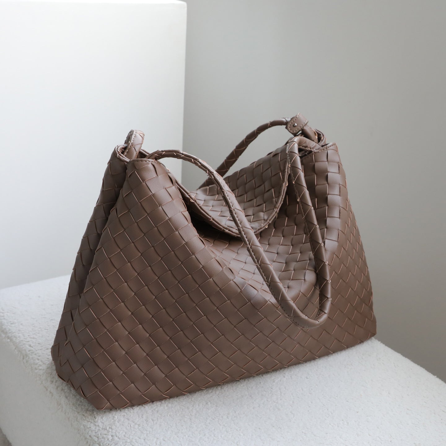 Korean Style Slouchy Woven Tote Bag for Women Large Capacity Vintage Shoulder Handbag, Niche Designer Purse with Natural Woven Texture