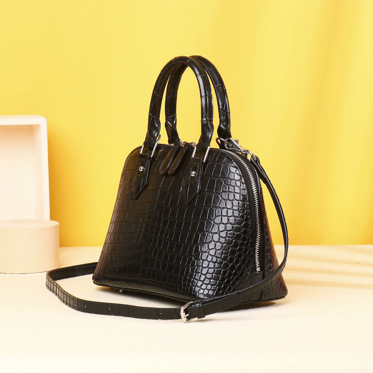 New Arrival Croc-Effect Shell Tote Bag for Women, A Trendy Shoulder Crossbody Commuter Handbag with Classic Croc-Pattern Design