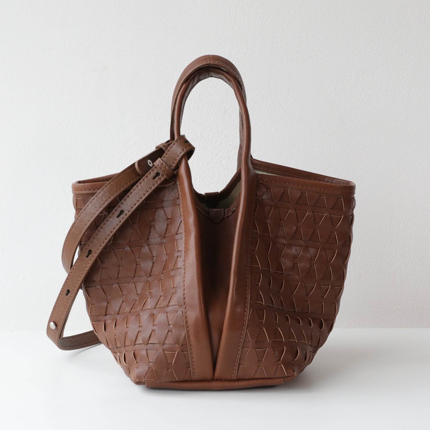 Vegetable-Tanned Cowhide Quilted Woven Bucket Bag for Women Korean Commuter Shoulder Crossbody Handbag, Premium Genuine Leather Purse with Artisan Texture