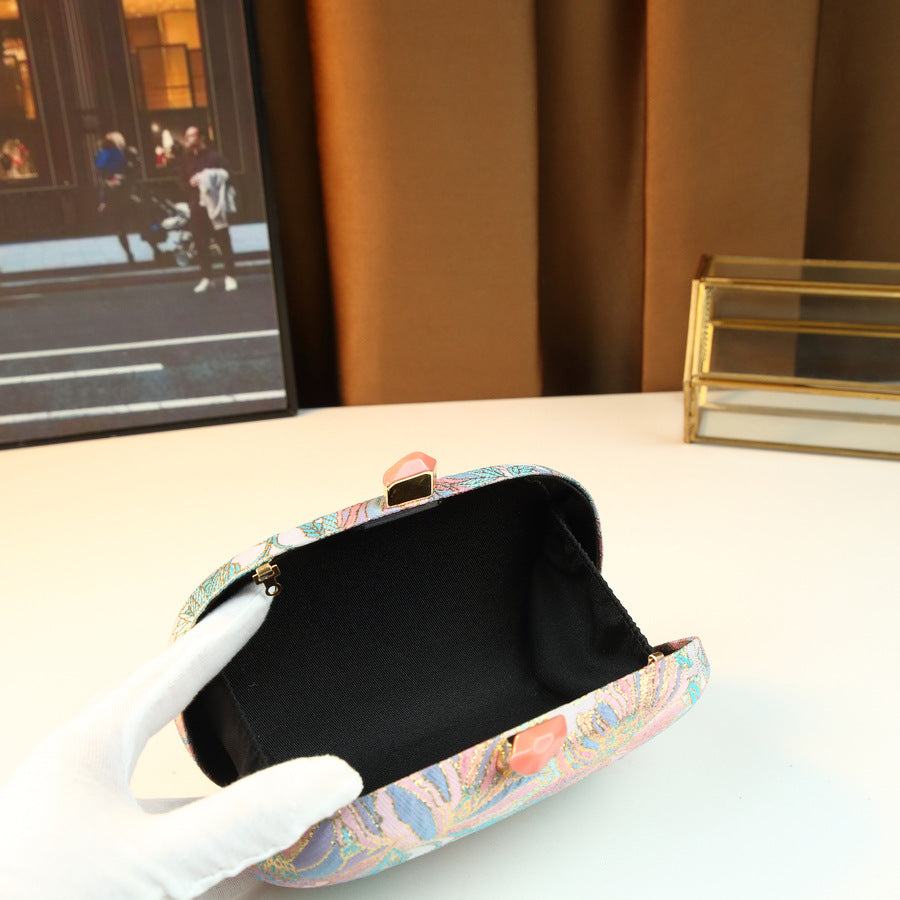 Chinese Floral Embroidery Crossbody Bag for Women Vintage Elegant Chain Shoulder Purse New中式 Clutch Handbag with Premium Satin Finish