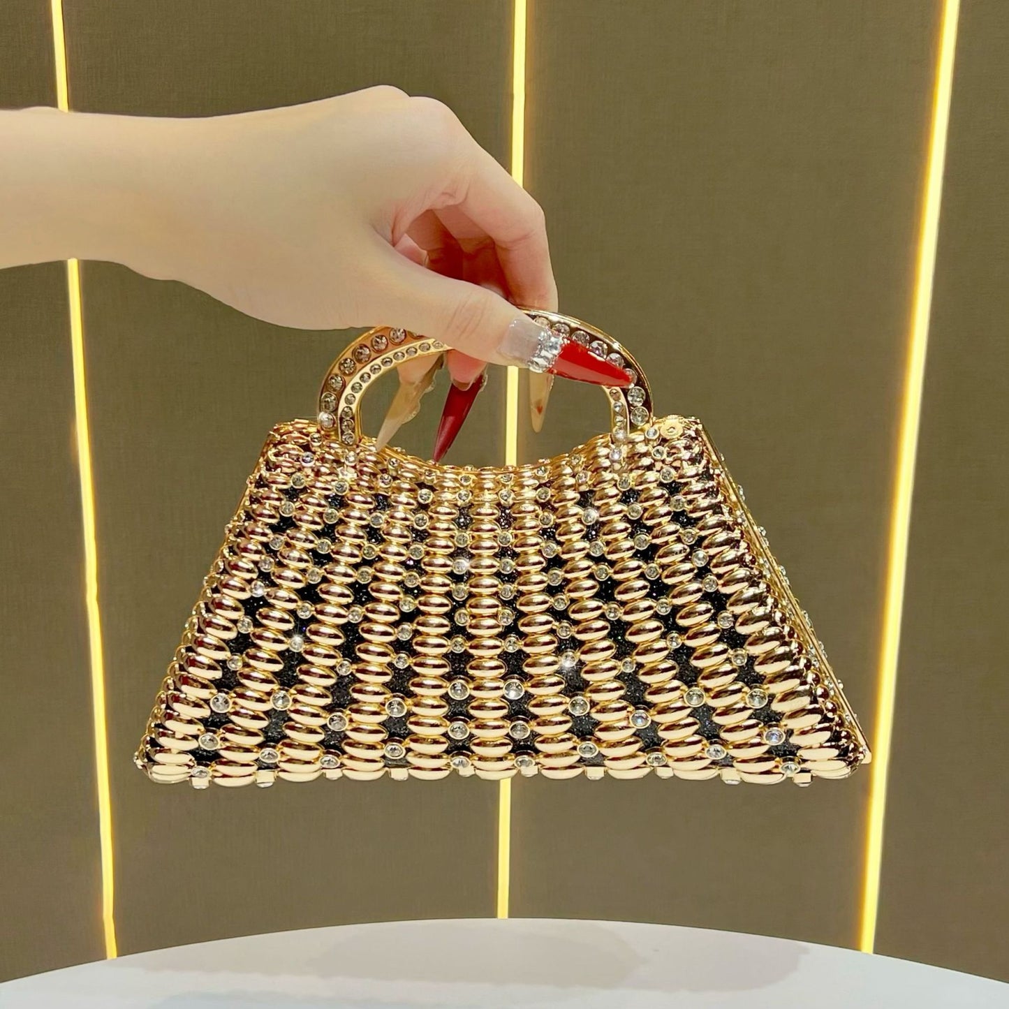 Exquisite Rhinestone-Embellished Evening Clutch for Women, A Light Luxury Crystal-Studded Top-Handle Handbag with Removable Crossbody Strap, Perfect for Banquets Weddings & Formal Events
