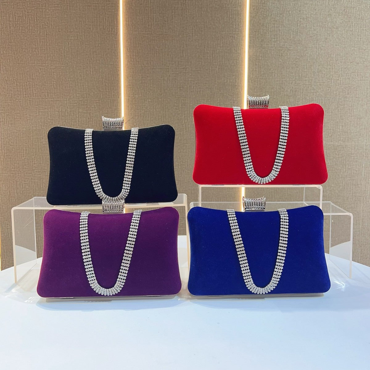 Elegant Velvet Chanel-Style Evening Clutch for Women, A Fashionable Formal Dress Shoulder Handbag with Luxurious Texture, Perfect for Banquets & Parties