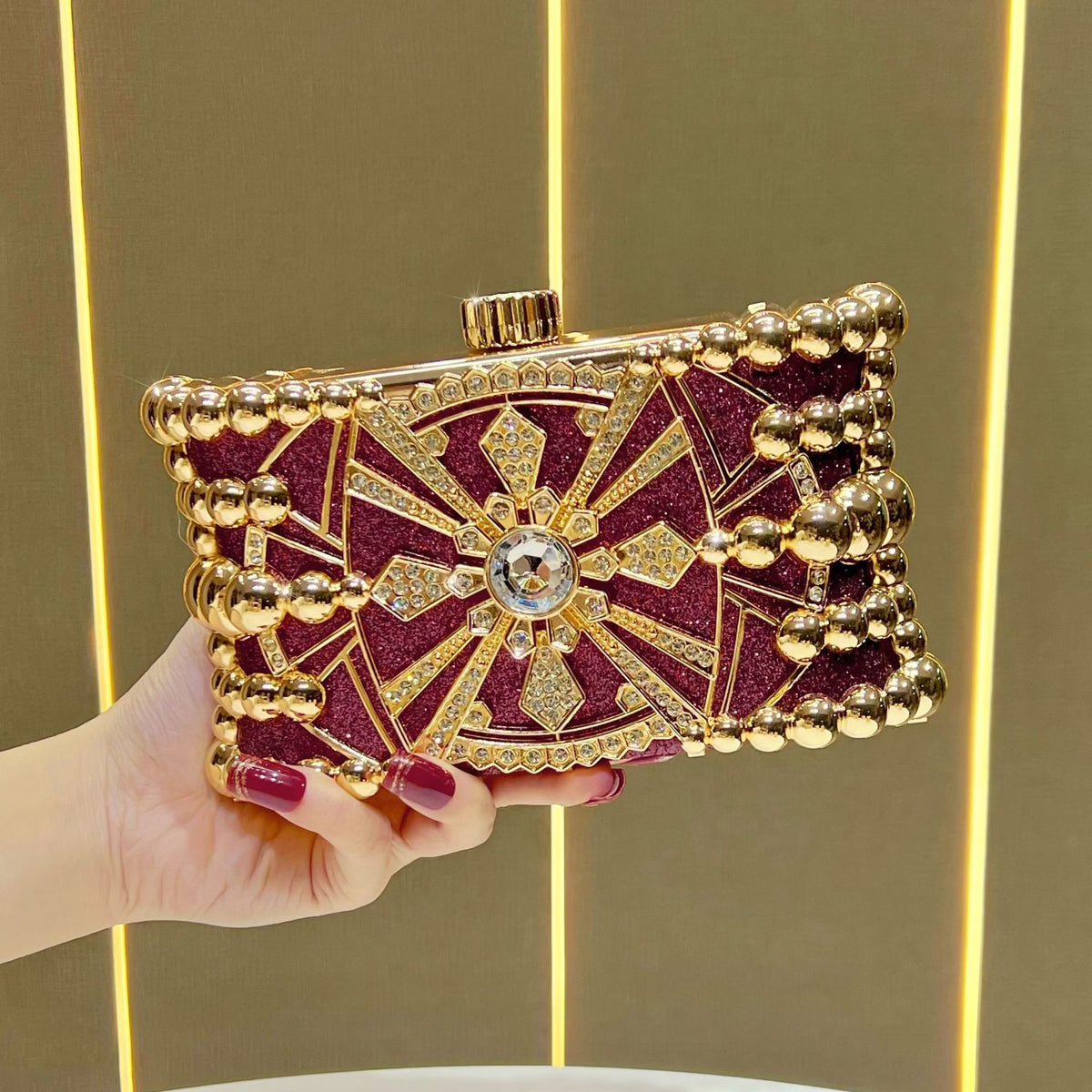 Elegant Vintage Rhinestone-Embellished Evening Clutch for Women, A Light Luxury Crystal Top-Handle Bag with Versatile Chain Crossbody Strap, Perfect for Banquets Weddings & Formal Events
