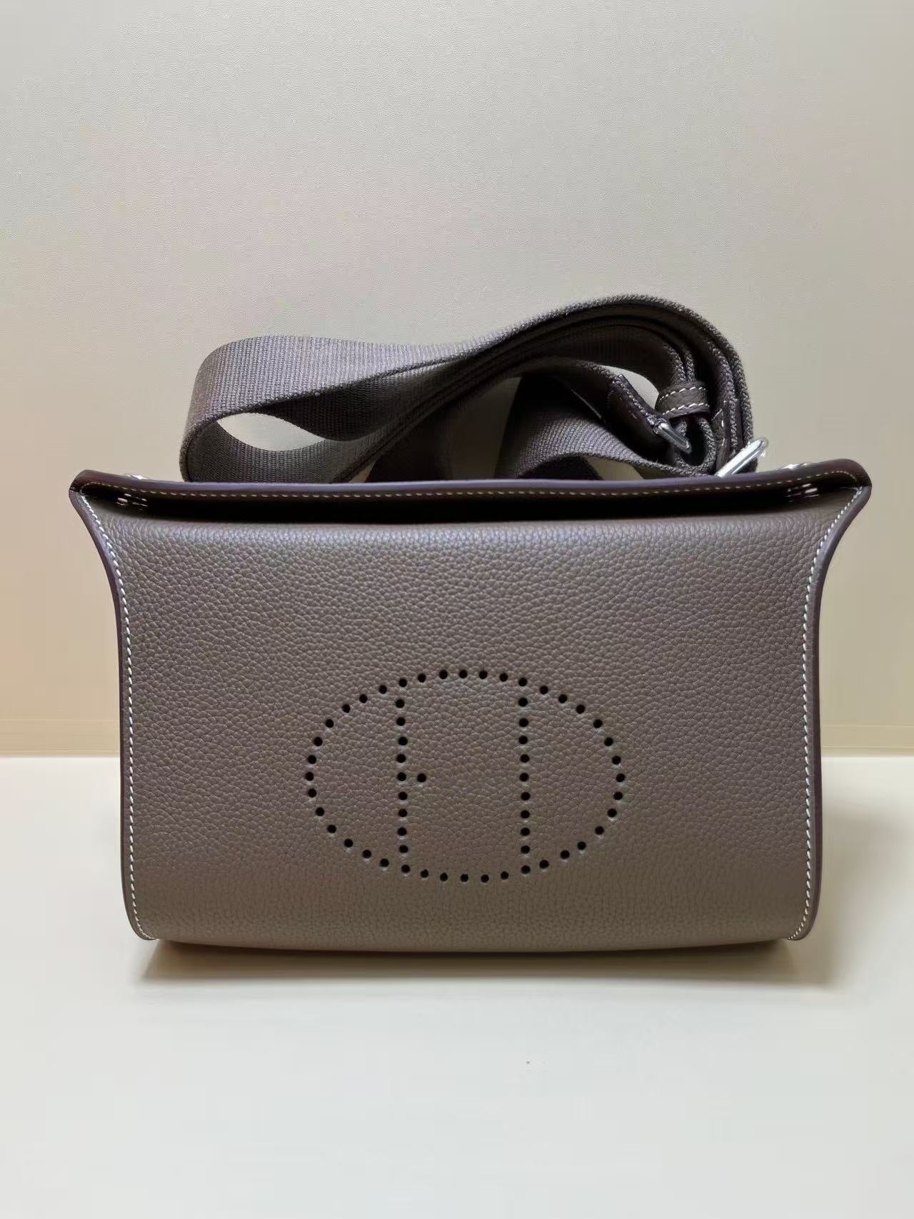 Genuine Top Layer Pebbled Cowhide Chest Bag for Women, New Woven Strap Shoulder Crossbody Bag, Fashionable Casual Daypack for Ladies