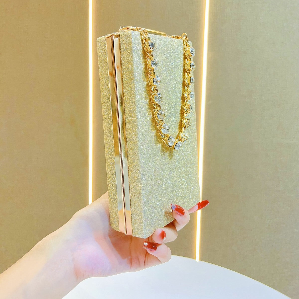 Chic Chain Top-Handle Evening Bag for Women, A Turn-Lock Banquet Purse Perfect for Formal Dresses with Convenient Phone Compartment