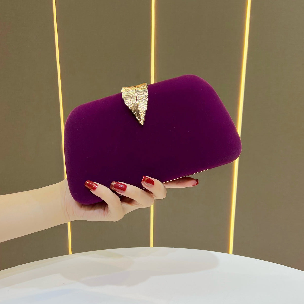 Luxurious Velvet Evening Clutch for Women, A Sophisticated Small Handbag with Elegant Premium Design, Perfect for Cheongsam Formal Gowns Weddings & Banquets