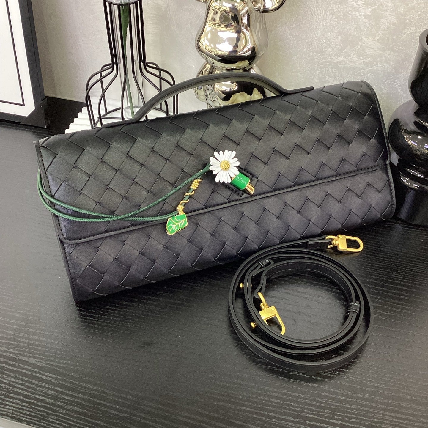 Woven Baguette Shoulder Bag, Niche High-End Daisy Clutch Evening Bag, Versatile Crossbody Fashion Bag for Women