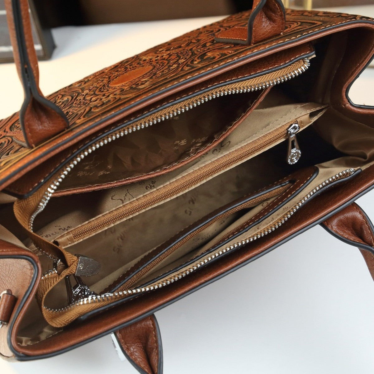 New Arrival Vintage Embossed Distressed Top-Handle Bag for Women, A Casual Commuter Shoulder Crossbody Handbag with Fashionable Design