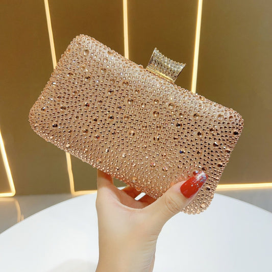Dazzling Full Rhinestone Evening Clutch for Women, A Luxury Chain Banquet Bag with Glamorous Premium Design, Perfect for Formal Events & Special Occasions