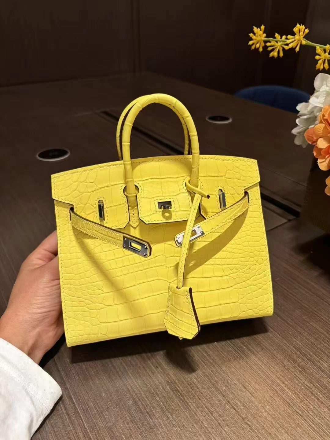 Genuine Leather Crocodile-Embossed Birkin-Style Bag for Women, Hand-Stitched Waxed Thread Vintage Fashionable Tote, Large Capacity Versatile Top Handle Purse for Ladies