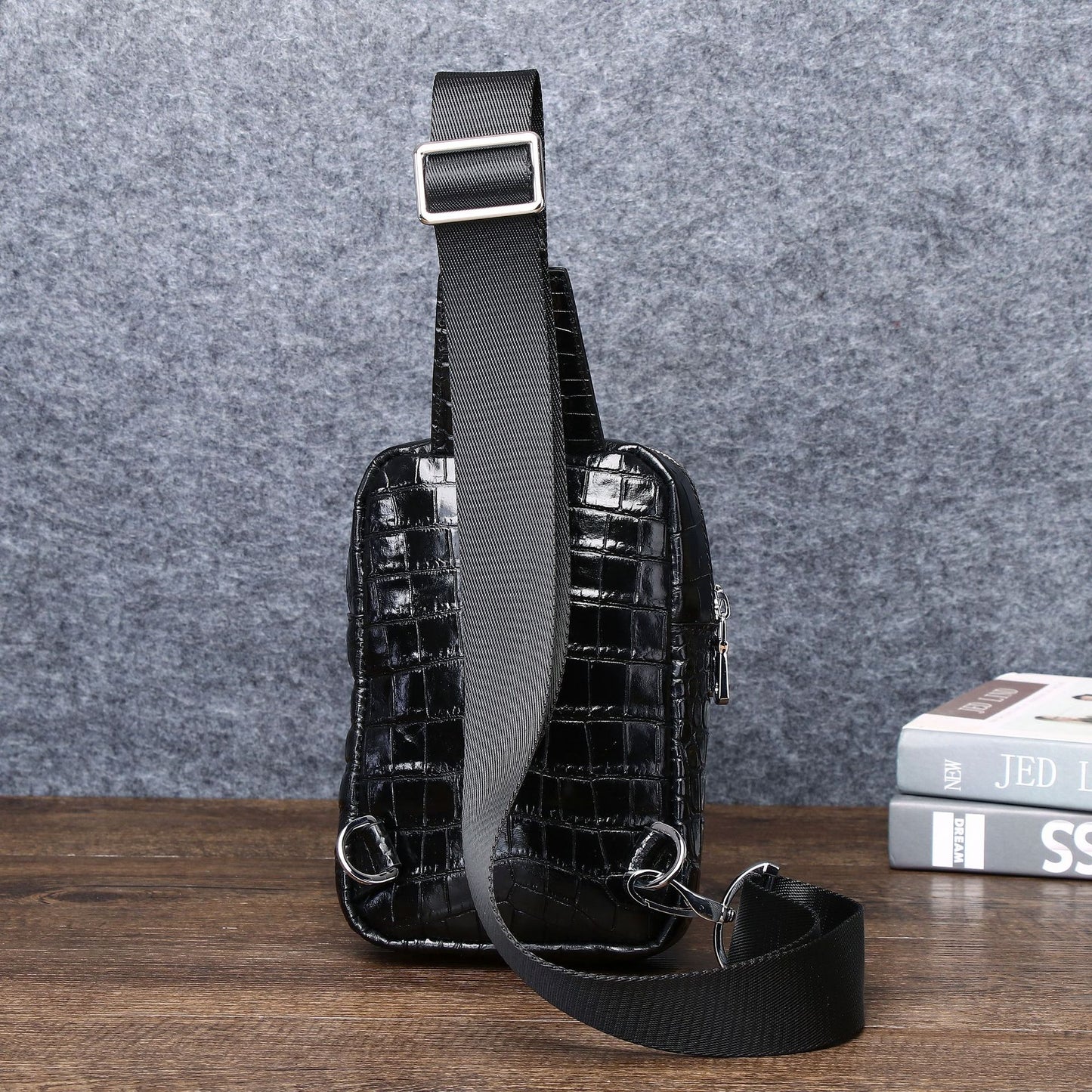 New Arrival Croc-Effect Small Chest Bag for Men, A Fashionable Outdoor Mini Crossbody Front Pack with Trendy Classic Design