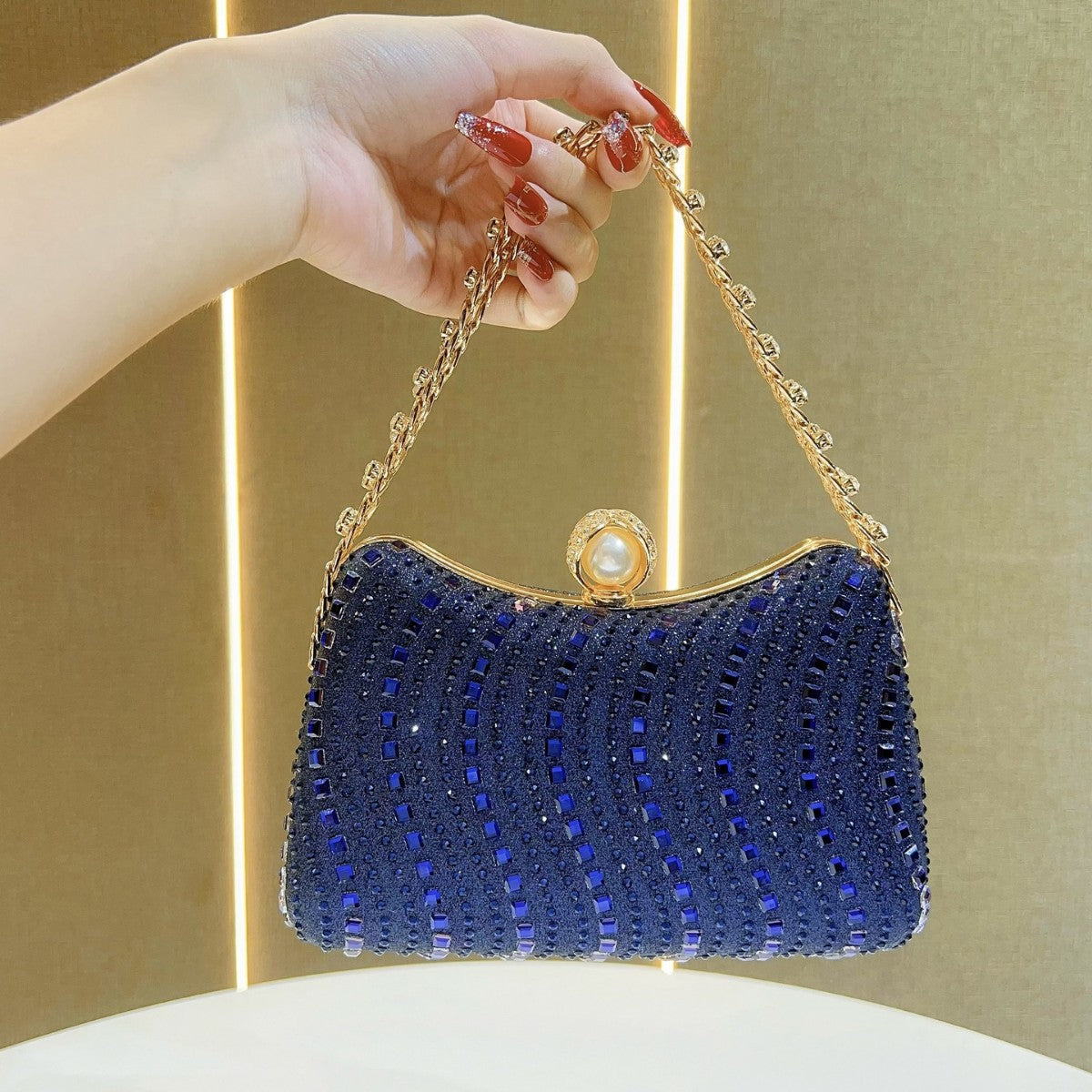 Elegant Rhinestone-Embellished Vintage Evening Bag for Women, A Premium Crystal Top-Handle Chain Crossbody Handbag with Sophisticated Design, Perfect for Banquets Weddings & Special Occasions