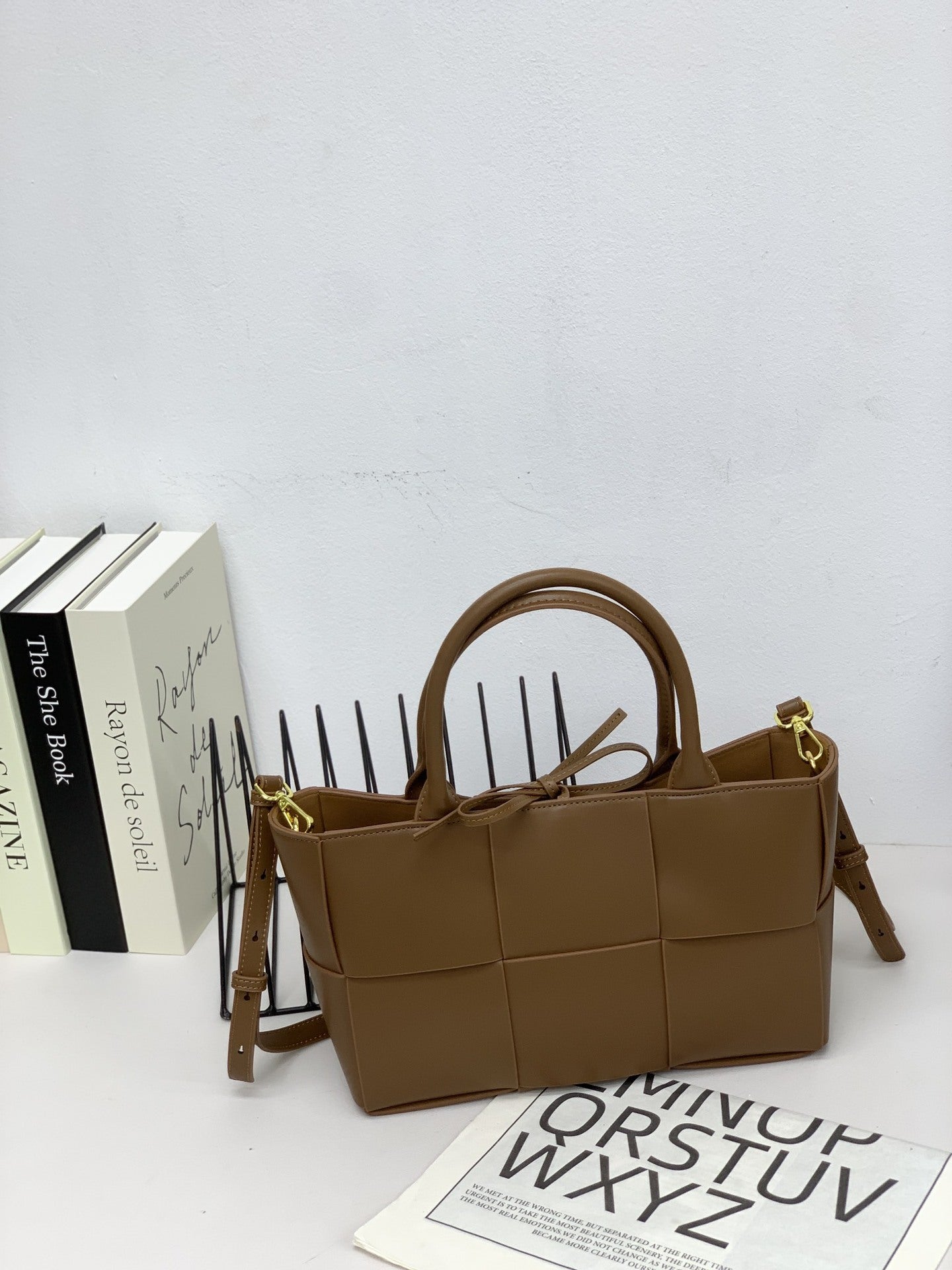 Genuine Leather Woven Large Capacity Tote Bag for Women, New Premium Shoulder Underarm Top Handle Purse, Fashionable Commute Handbag for Ladies