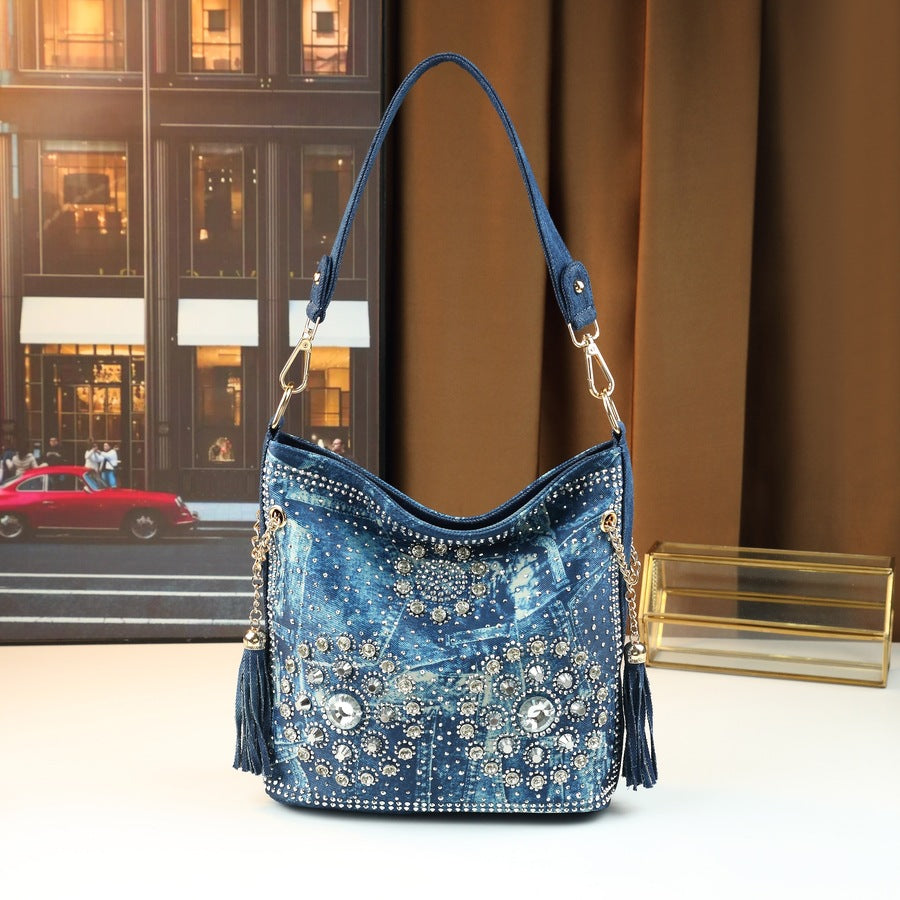 Amazon 五点描述 (Five Bullet Points) Dazzling Rhinestone Embellishments – Featuring sparkling rhinestone accents that add a touch of glamour and sophistication to the rugged denim fabric. The crystals catch the light beautifully, creating an eye-catchin