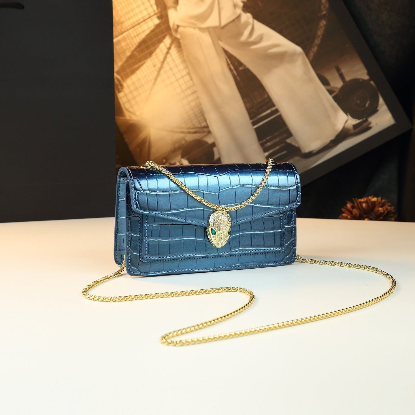 New Arrival Exquisite Small Square Chain Bag for Women, A Croc-Effect Serpent-Head Genuine Leather Top-Handle Crossbody Handbag with Fashionable Design