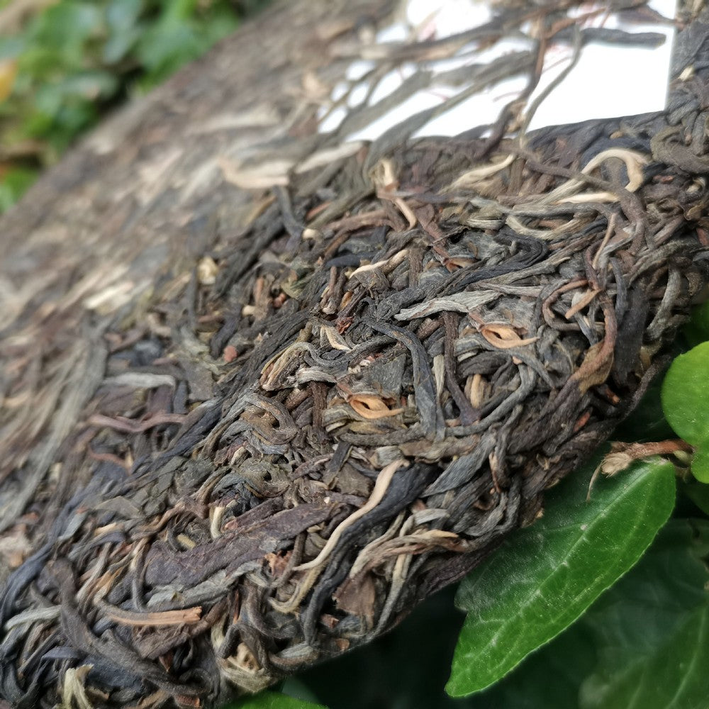 Premium 357g Lao Ban Zhang Ecological Tea Raw Puer Tea Cake tea