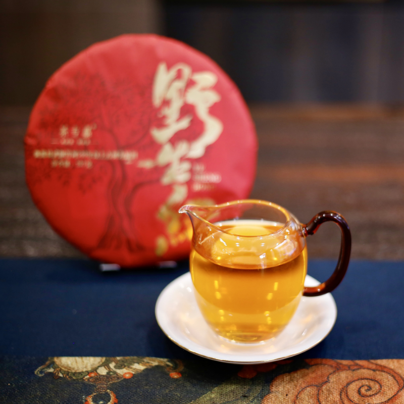 357g Yunnan Dian Hong Fengqing black tea wild ancient tree black tea cake tea
