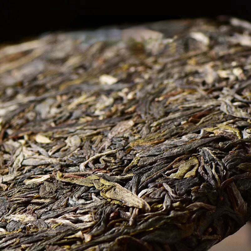357g Laobanzhang Pu-erh Raw Tea Cake Bulang Mountain Puerh Tea Yunnan Pu'er Tea