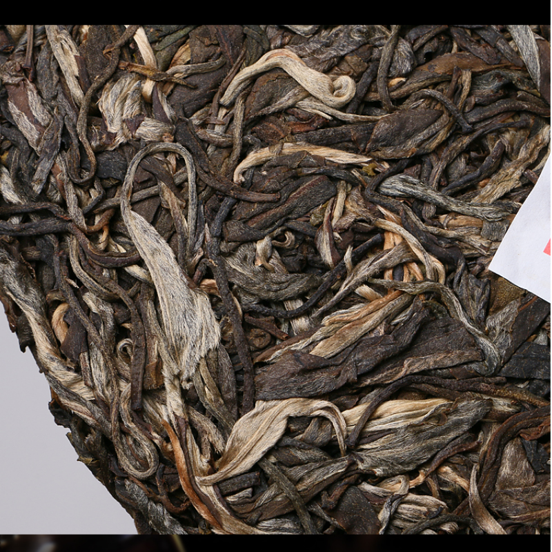 357g Laobanzhang Pu-erh Raw Tea Cake Bulang Mountain Puerh Tea Yunnan Pu'er Tea