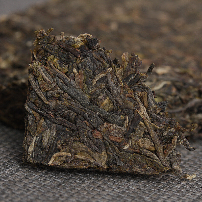 Yunnan Puerh Tea , Puerh Raw Tea Brick 200g Bright Front Spring Tea